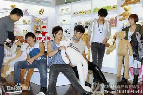 棒棒堂(LOLLIPOP)in韩国济州岛拍摄新MV前后照片