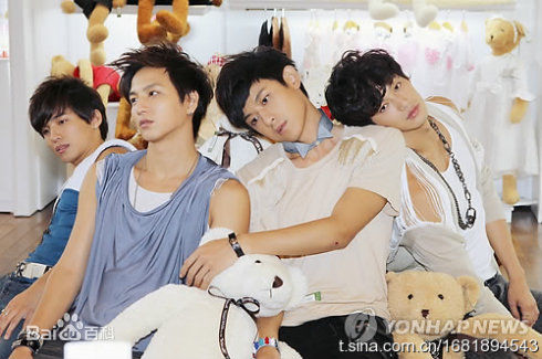 棒棒堂(LOLLIPOP)in韩国济州岛拍摄新MV前后照片