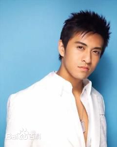 183Club祝钒刚前后照片