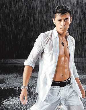 183Club祝钒刚前后照片