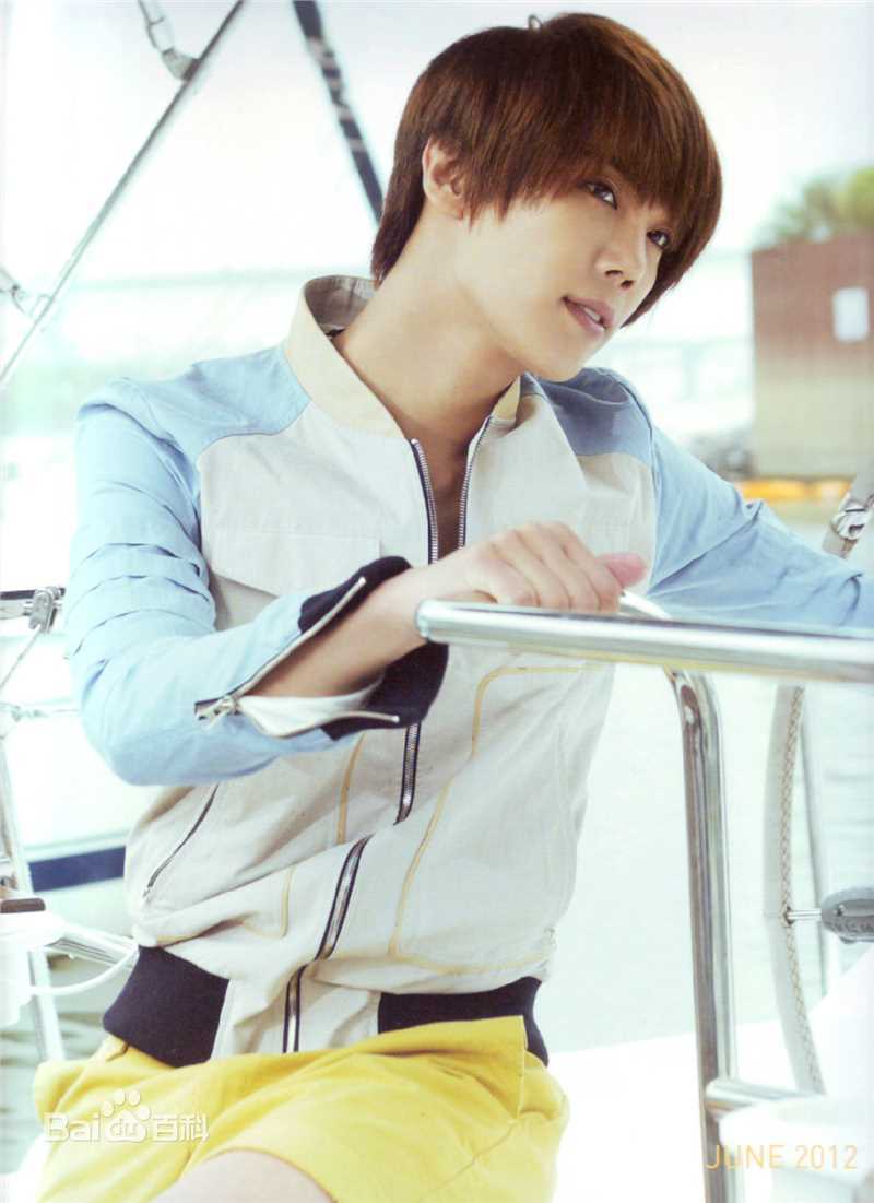 朴政珉<i>（正确官方名）</i>(Park Jung Minパクジョンミン)前后照片