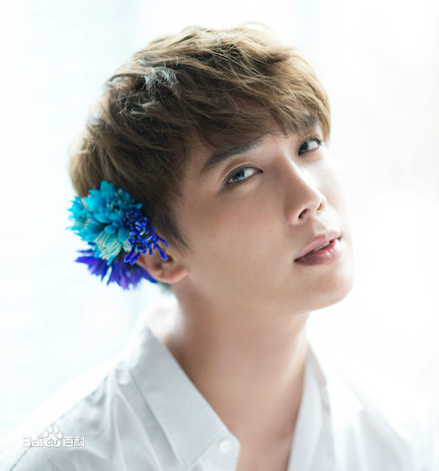 朴政珉<i>（正确官方名）</i>(Park Jung Minパクジョンミン)前后照片