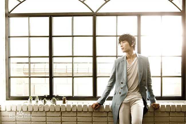 朴政珉<i>（正确官方名）</i>(Park Jung Minパクジョンミン)前后照片