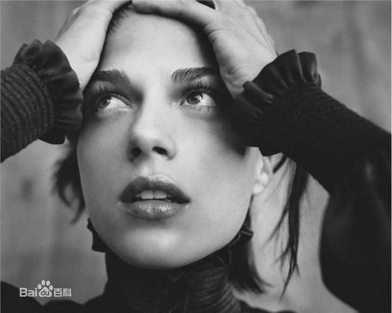 最全塞尔玛·布莱尔(Selma Blair)精彩图册