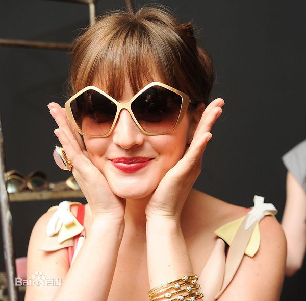 莉顿·梅斯特(Leighton Meester)壁纸前后照片