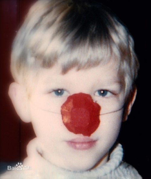 约瑟夫·摩根(Joseph Morgan)小时候的素颜照壁纸