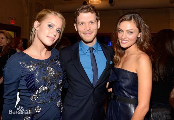 克莱尔·霍尔特(Claire Holt)工作性感图片图集