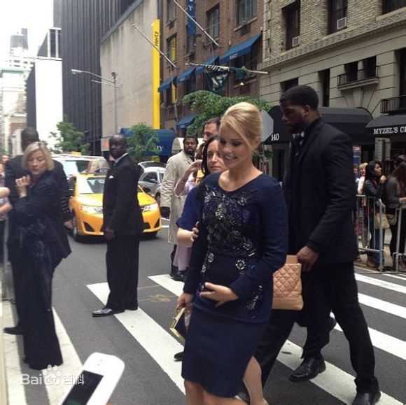 克莱尔·霍尔特(Claire Holt)工作性感图片图集