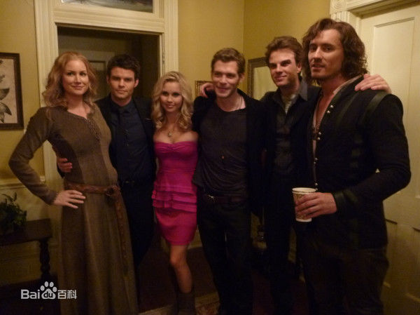 克莱尔·霍尔特(Claire Holt)作品壁纸壁纸