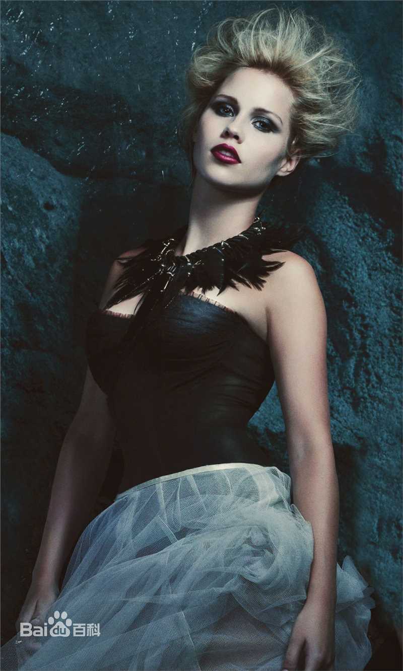 克莱尔·霍尔特(Claire Holt)作品壁纸壁纸