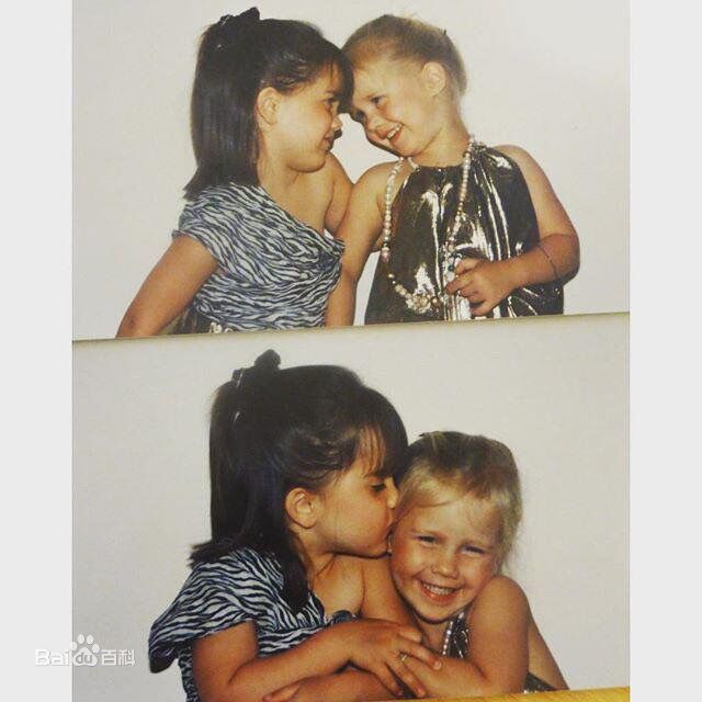 克莱尔·霍尔特(Claire Holt)童年的生活照相册