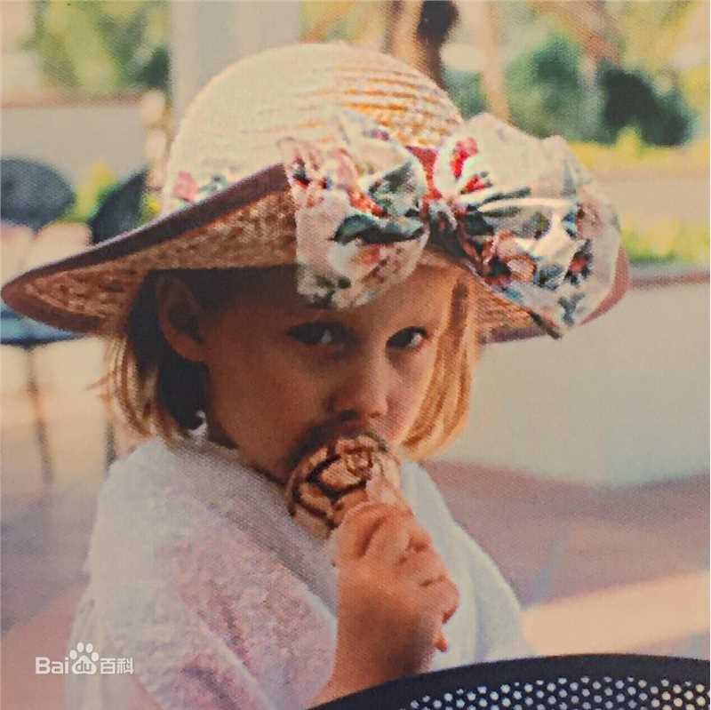 克莱尔·霍尔特(Claire Holt)童年的生活照相册