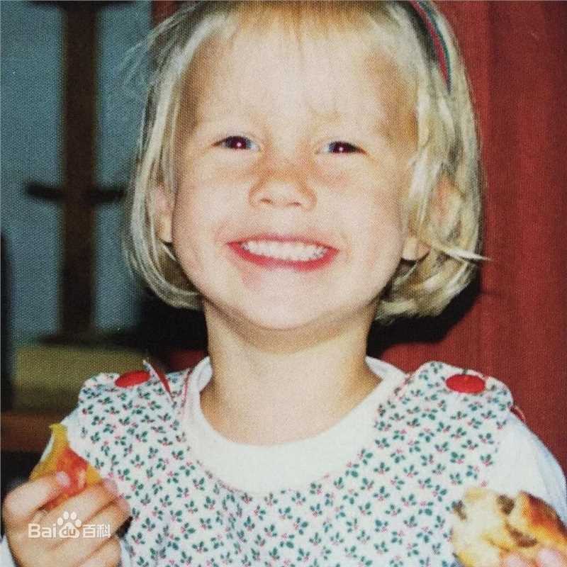 克莱尔·霍尔特(Claire Holt)童年的生活照相册