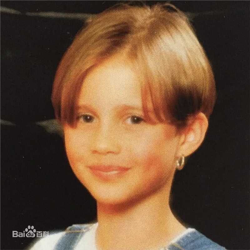 克莱尔·霍尔特(Claire Holt)童年的生活照相册