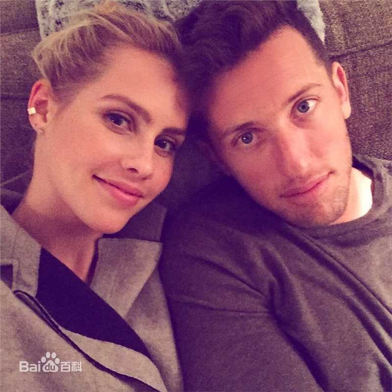 克莱尔·霍尔特(Claire Holt)生活壁纸壁纸