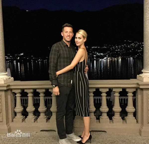 克莱尔·霍尔特(Claire Holt)生活壁纸壁纸