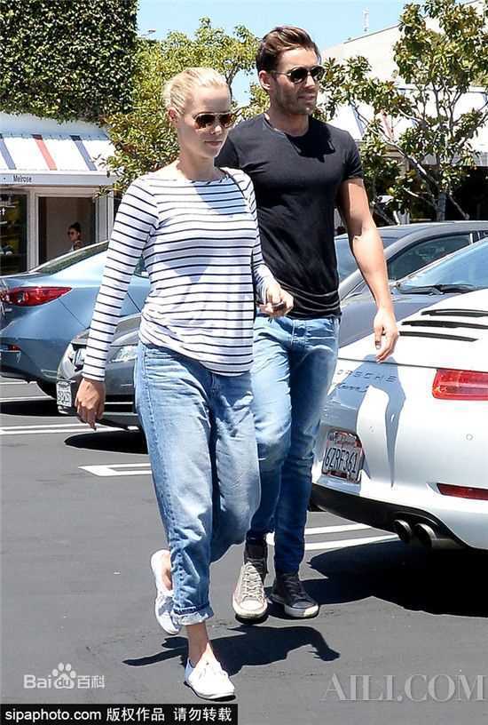 克莱尔·霍尔特(Claire Holt)生活壁纸壁纸