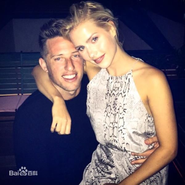 克莱尔·霍尔特(Claire Holt)生活壁纸壁纸