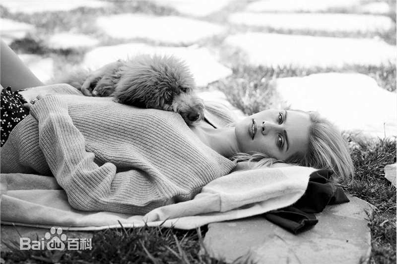 克莱尔·霍尔特(Claire Holt)最新克莱尔霍尔特杂志图集