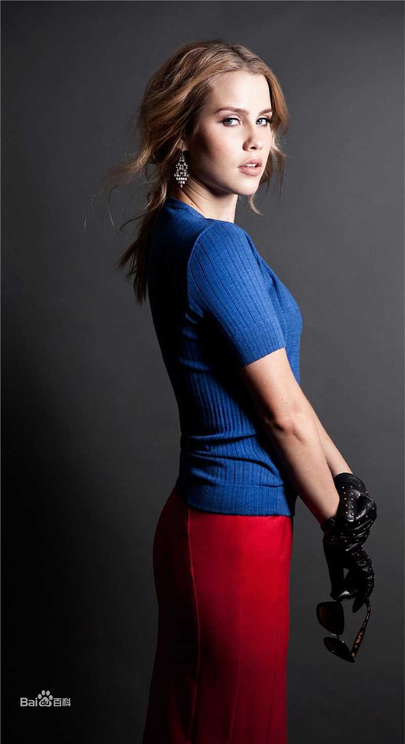 克莱尔·霍尔特(Claire Holt)最新克莱尔霍尔特杂志图集