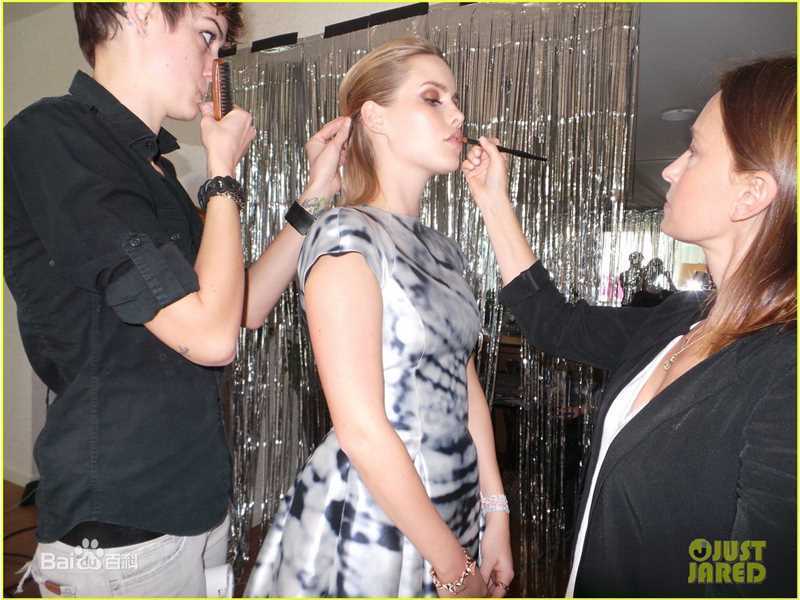 克莱尔·霍尔特(Claire Holt)最新克莱尔霍尔特杂志图集