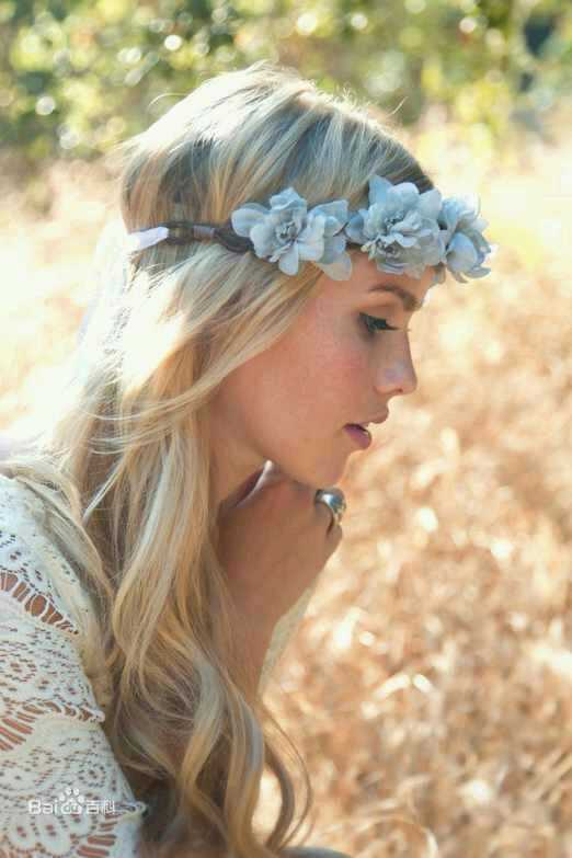 克莱尔·霍尔特(Claire Holt)格里菲斯公园前后照片