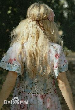 克莱尔·霍尔特(Claire Holt)格里菲斯公园前后照片