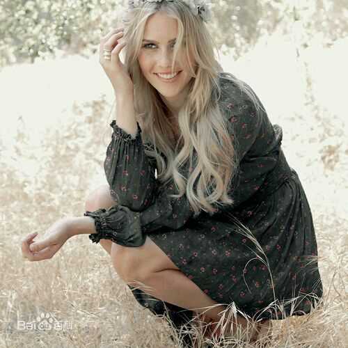 克莱尔·霍尔特(Claire Holt)格里菲斯公园前后照片