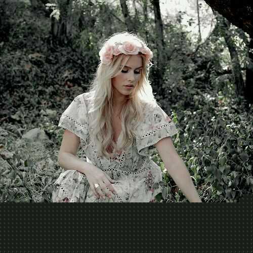 克莱尔·霍尔特(Claire Holt)格里菲斯公园前后照片