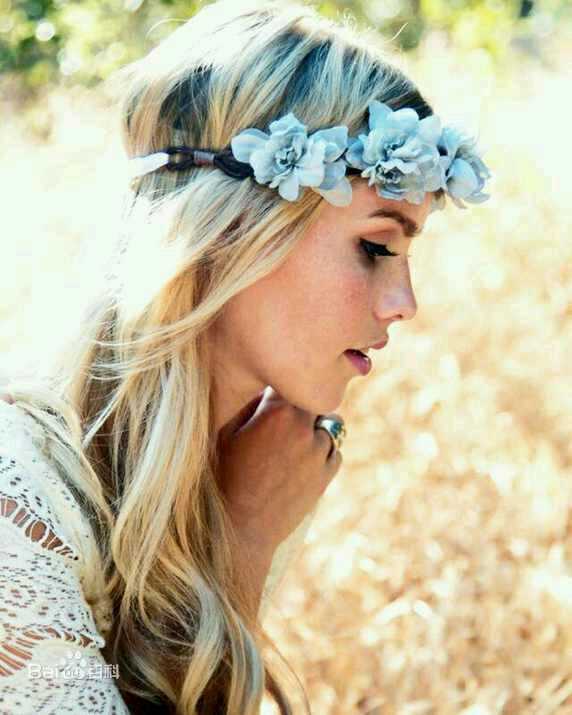 克莱尔·霍尔特(Claire Holt)格里菲斯公园前后照片