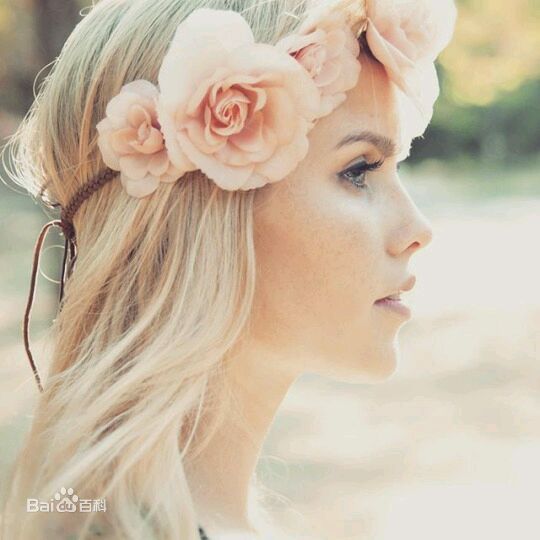 克莱尔·霍尔特(Claire Holt)格里菲斯公园前后照片