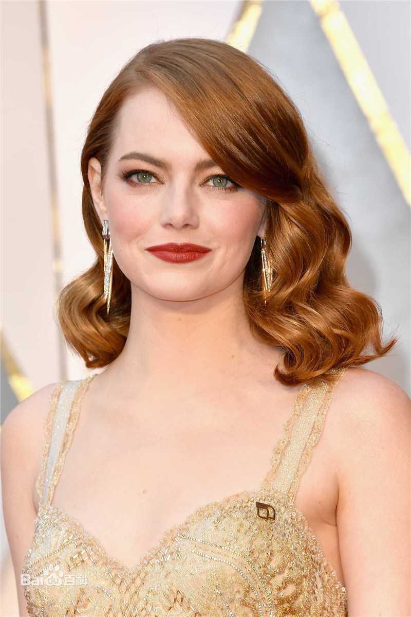 艾玛·斯通(Emma Stone)第89届奥斯卡金像奖颁奖典礼生活照