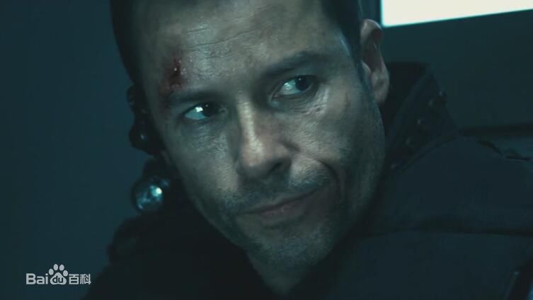 盖·皮尔斯(Guy Pearce)前后照片