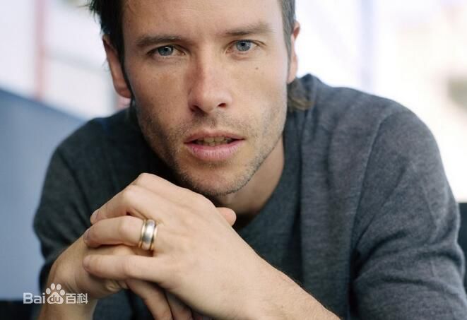 盖·皮尔斯(Guy Pearce)前后照片