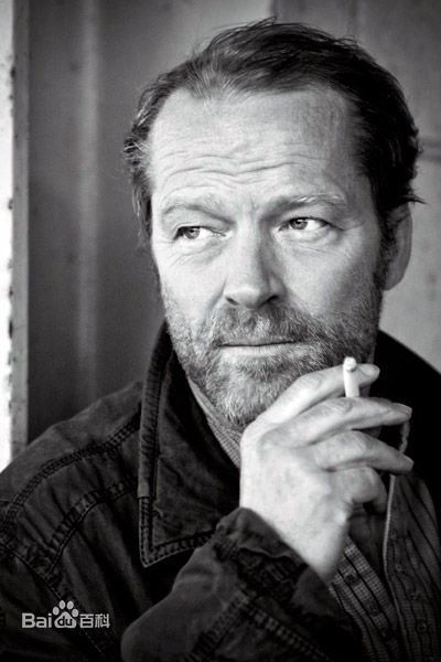 伊恩·格伦/伊恩·格雷(Iain Glen)伊恩饰演的杰克泰勒前后照片