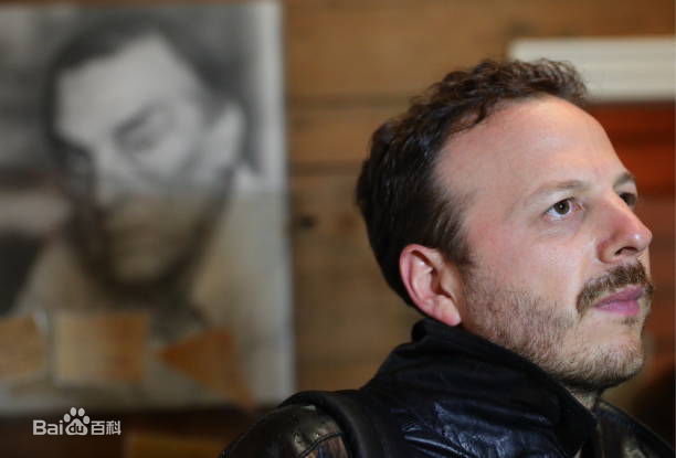 阿玛特·伊斯卡拉特(Amat Escalante)个人生活照图册