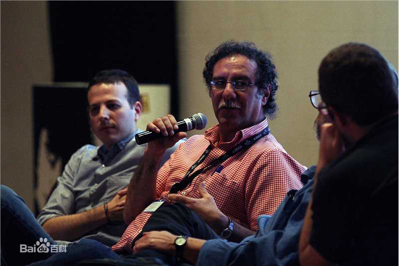 阿玛特·伊斯卡拉特(Amat Escalante)个人出席活动照前后照片