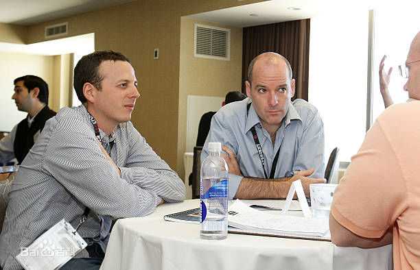 阿玛特·伊斯卡拉特(Amat Escalante)个人出席活动照前后照片