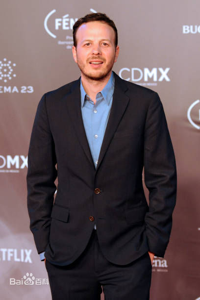 阿玛特·伊斯卡拉特(Amat Escalante)个人出席活动照前后照片