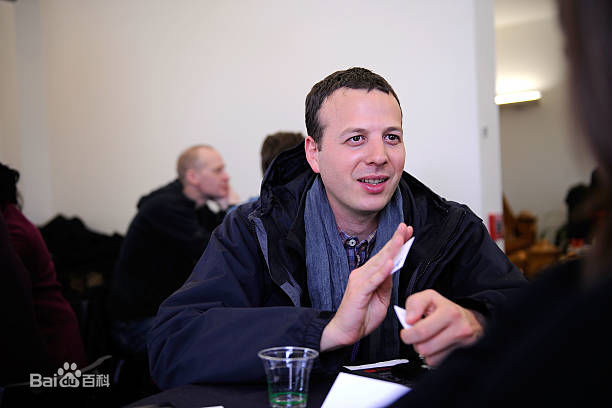 阿玛特·伊斯卡拉特(Amat Escalante)个人出席活动照前后照片