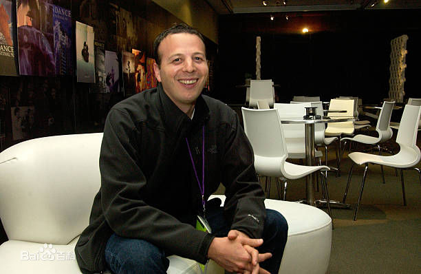 阿玛特·伊斯卡拉特(Amat Escalante)个人出席活动照前后照片