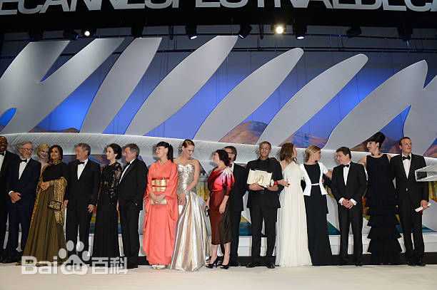 阿玛特·伊斯卡拉特(Amat Escalante)在戛纳国际电影节获奖照图册