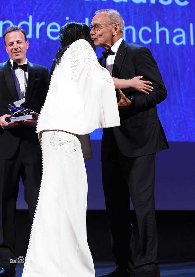 阿玛特·伊斯卡拉特(Amat Escalante)在威尼斯国际电影节获奖照壁纸壁纸