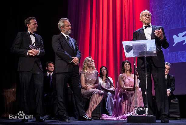 阿玛特·伊斯卡拉特(Amat Escalante)在威尼斯国际电影节获奖照壁纸壁纸