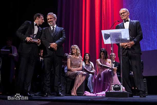 阿玛特·伊斯卡拉特(Amat Escalante)在威尼斯国际电影节获奖照壁纸壁纸