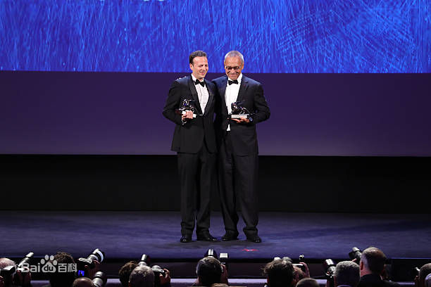 阿玛特·伊斯卡拉特(Amat Escalante)在威尼斯国际电影节获奖照壁纸壁纸