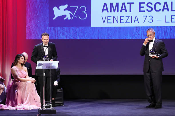 阿玛特·伊斯卡拉特(Amat Escalante)在威尼斯国际电影节获奖照壁纸壁纸