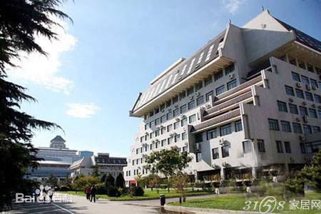 邵逸夫(Run Run)地图上的逸夫楼，密密麻麻 ，近3万座。生活照