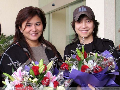 裘海正参加活动图片图集