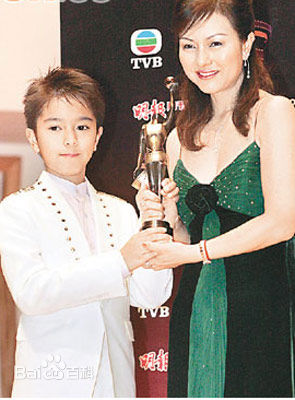 司马燕她与儿子的合影!壁纸壁纸